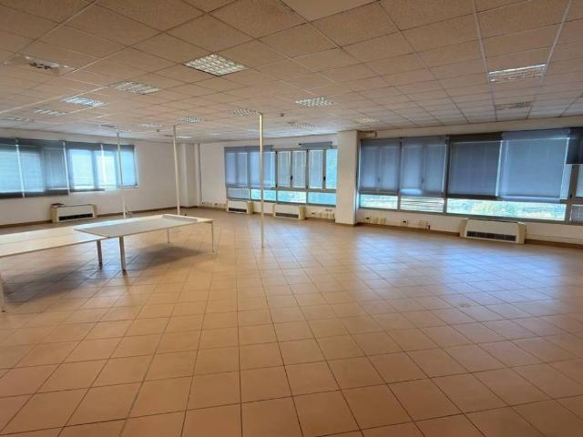 Locale Commerciale in affitto a Marcon, Veneto