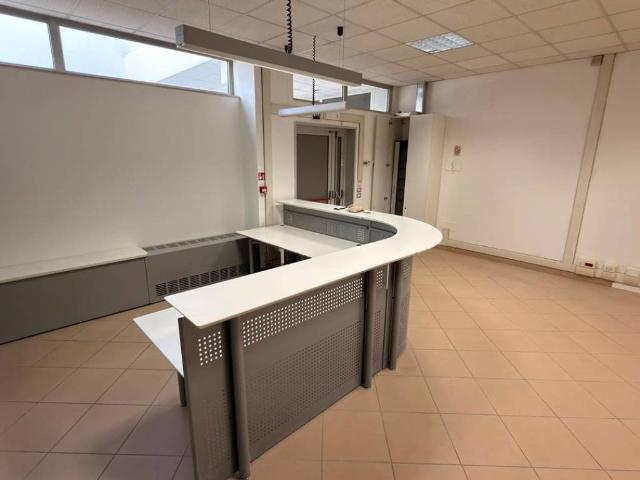 Locale Commerciale in affitto a Marcon, Veneto