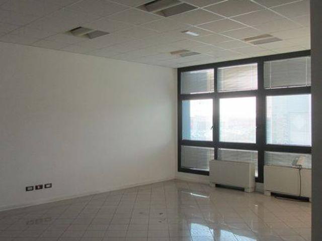 Locale Commerciale in affitto a Marcon, Veneto