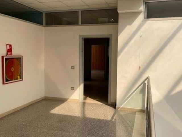 Locale Commerciale in affitto a Marcon, Veneto