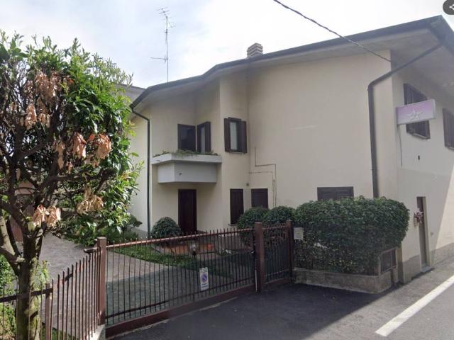 Locale Commerciale in affitto a Mariano Comense, Lombardia
