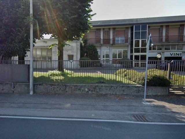Locale Commerciale in affitto a Mariano Comense, Lombardia