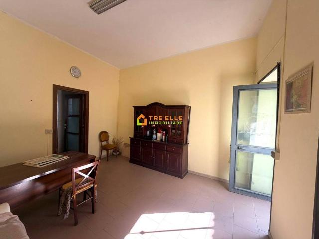 Locale Commerciale in affitto a Mariglianella, Campania