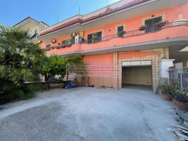 Locale Commerciale in affitto a Mariglianella, Campania