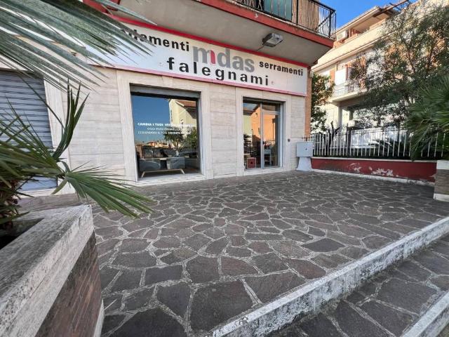 Locale Commerciale in affitto a Roma Capitale, Lazio