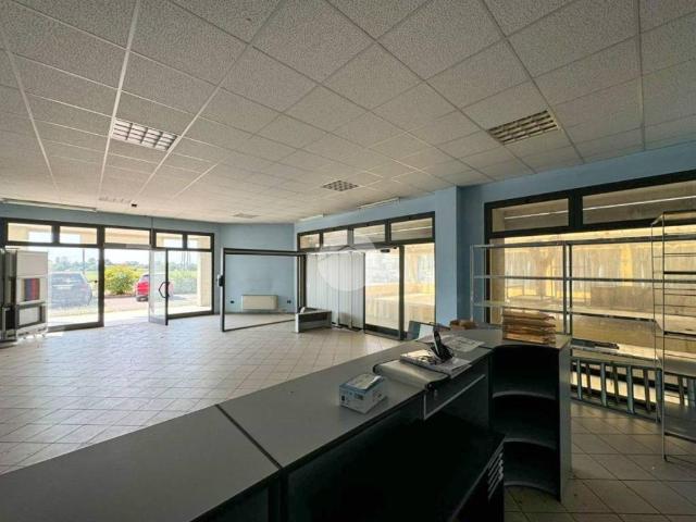 Locale Commerciale in affitto a Marmirolo, Lombardia