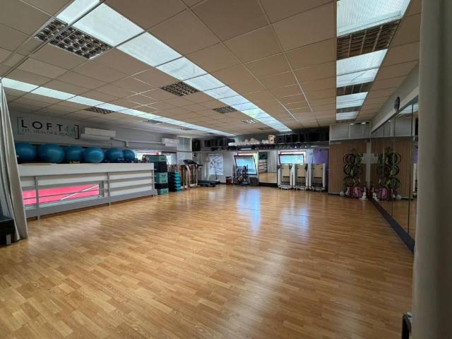 Locale Commerciale in affitto a Nizzolina, Marnate
