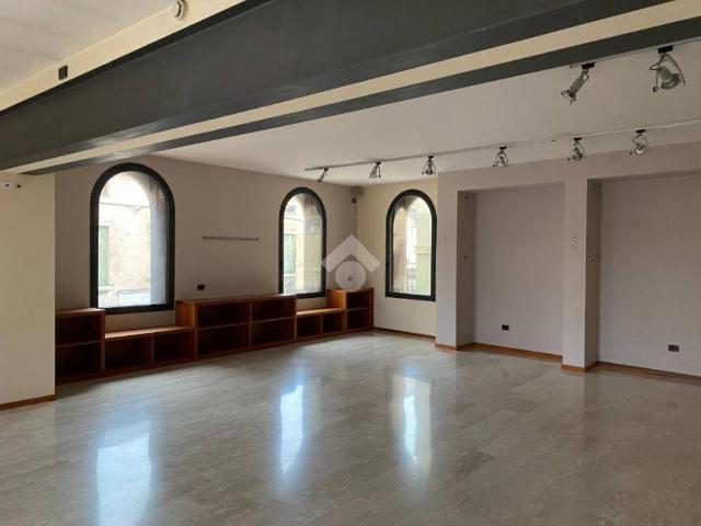 Locale Commerciale in affitto a Marostica, Veneto