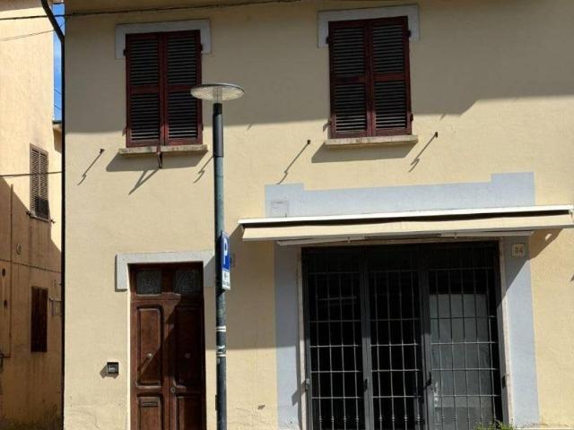 Locale Commerciale in affitto a Marsciano, Umbria