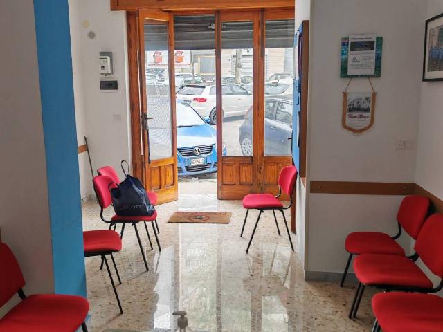 Locale Commerciale in affitto a Puglia, Taranto