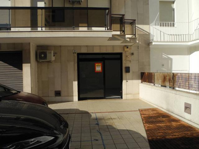 Locale Commerciale in affitto a Puglia, Taranto