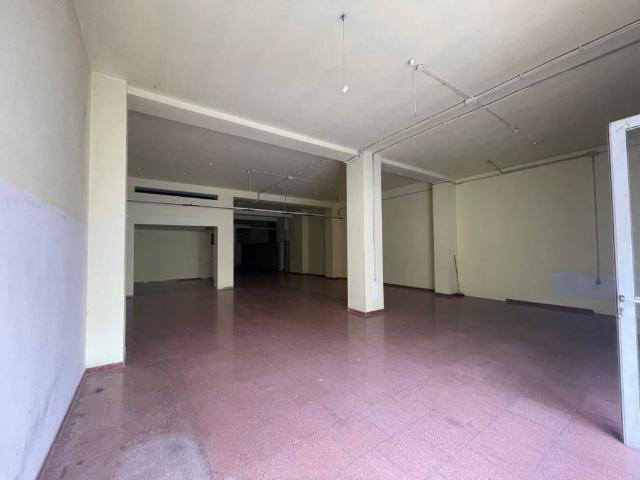 Locale Commerciale in affitto a Puglia, Taranto