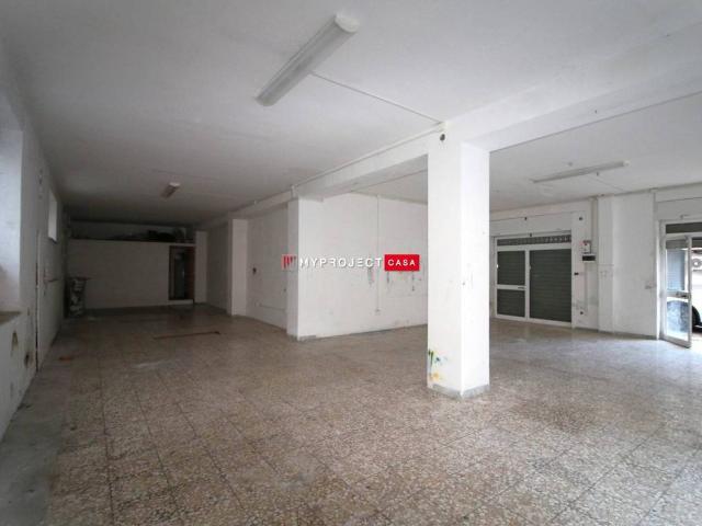 Locale Commerciale in affitto a Puglia, Taranto