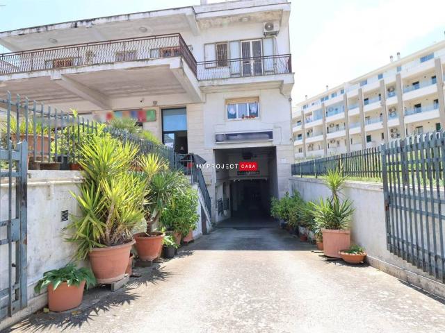 Locale Commerciale in affitto a Puglia, Taranto