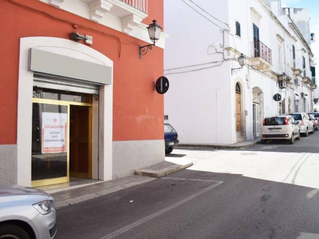 Locale Commerciale in affitto a Puglia, Taranto