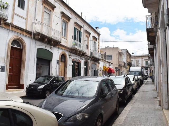 Locale Commerciale in affitto a Puglia, Taranto