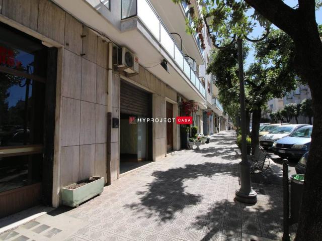 Locale Commerciale in affitto a Puglia, Taranto