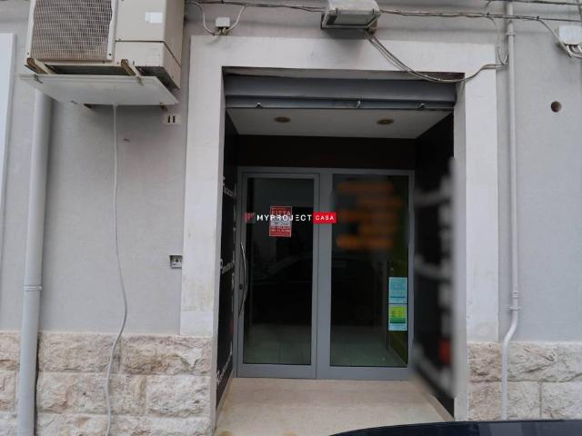 Locale Commerciale in affitto a Puglia, Taranto