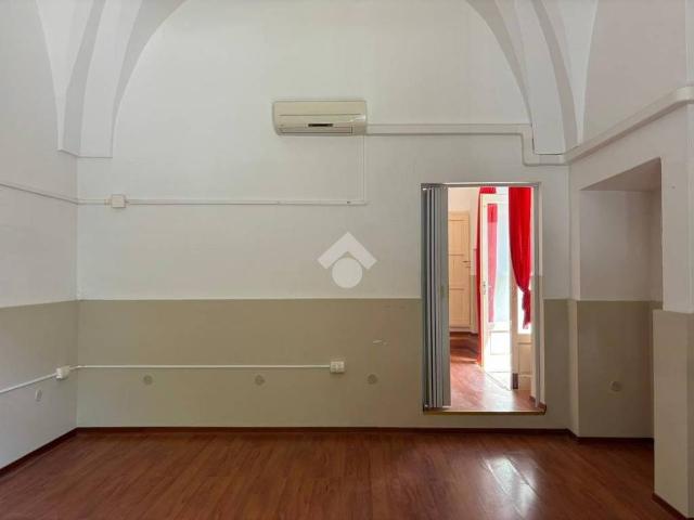 Locale Commerciale in affitto a Puglia, Taranto