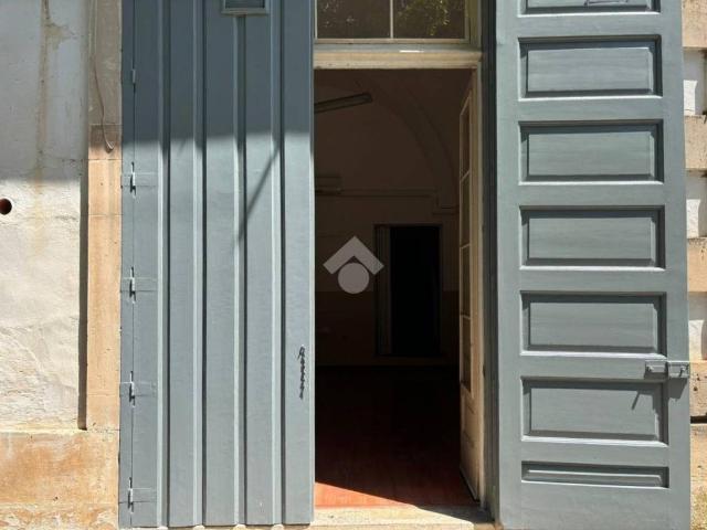 Locale Commerciale in affitto a Puglia, Taranto