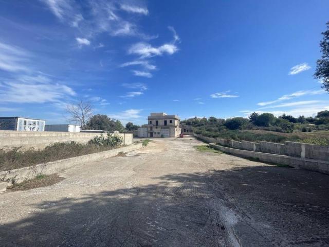 Locale Commerciale in affitto a Puglia, Taranto