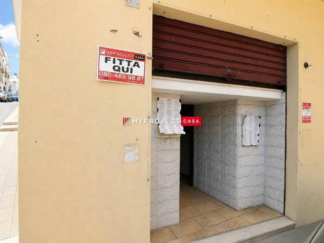Locale Commerciale in affitto a Puglia, Taranto