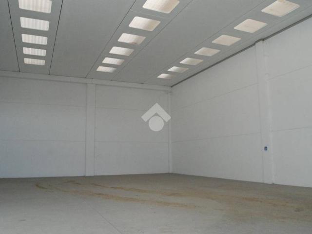 Locale Commerciale in affitto a Martinengo, Lombardia
