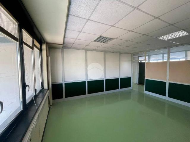 Locale Commerciale in affitto a Martinengo, Lombardia