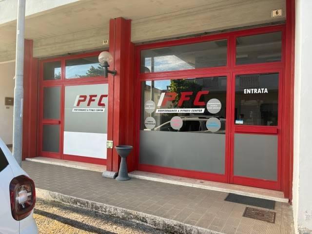 Locale Commerciale in affitto a Unione dei Comuni della Val Vibrata, Martinsicuro