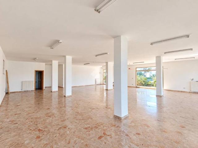 Locale Commerciale in affitto a Unione dei Comuni della Val Vibrata, Martinsicuro