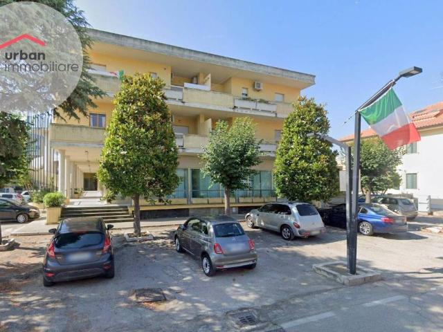 Locale Commerciale in affitto a Unione dei Comuni della Val Vibrata, Martinsicuro