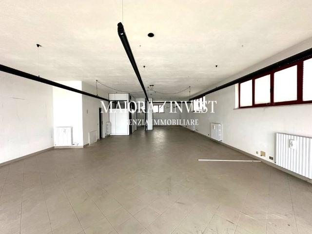 Locale Commerciale in affitto a Unione dei Comuni della Val Vibrata, Martinsicuro