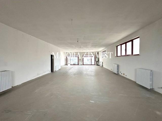 Locale Commerciale in affitto a Unione dei Comuni della Val Vibrata, Martinsicuro