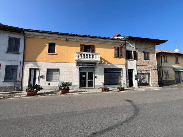 Locale Commerciale in affitto a Marzano, Lombardia