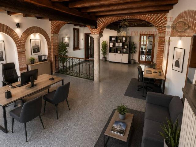 Locale Commerciale in affitto a Marzano, Lombardia