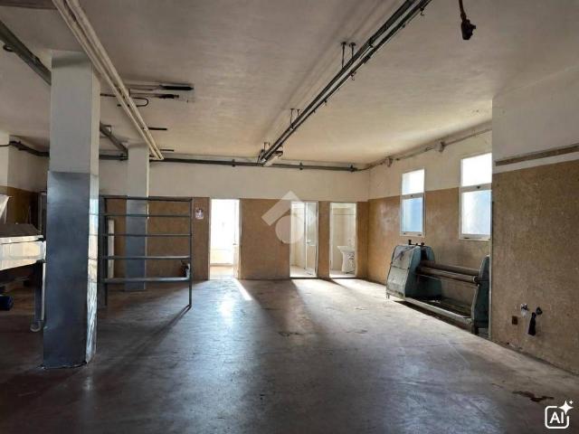 Locale Commerciale in affitto a Fonte, Maser