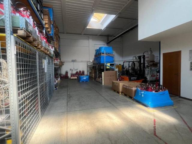 Locale Commerciale in affitto a Maserà Di Padova, Veneto
