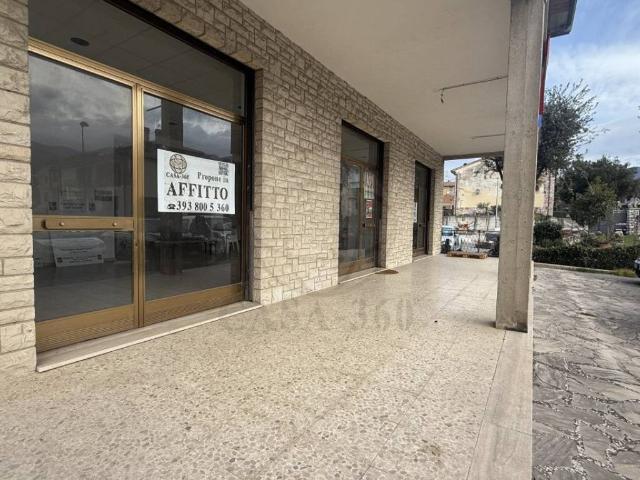 Locale Commerciale in affitto a Colpetrazzo, Perugia