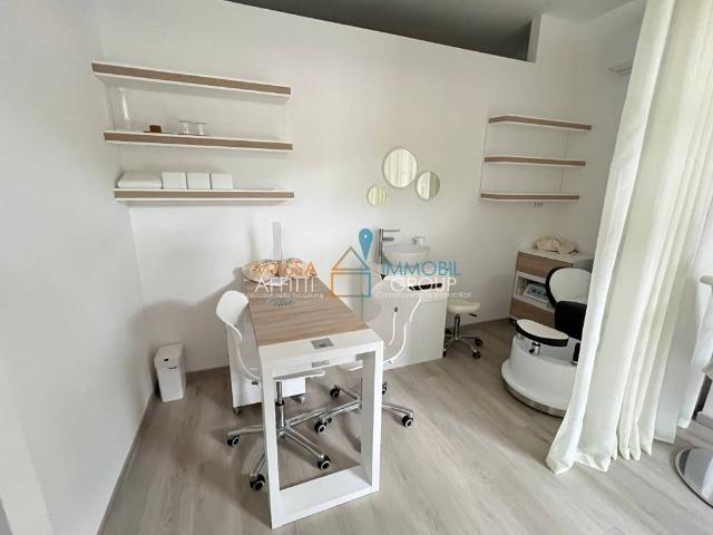 Locale Commerciale in affitto a Rinchiostra, Marina Di Massa