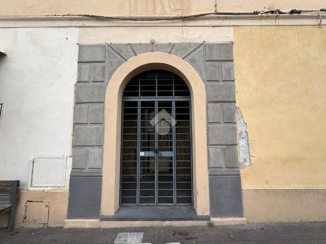 Locale Commerciale in affitto a San Carlo, Marina Di Massa