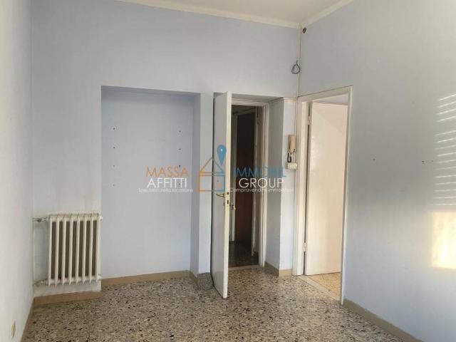 Locale Commerciale in affitto a Camponelli, Marina Di Massa