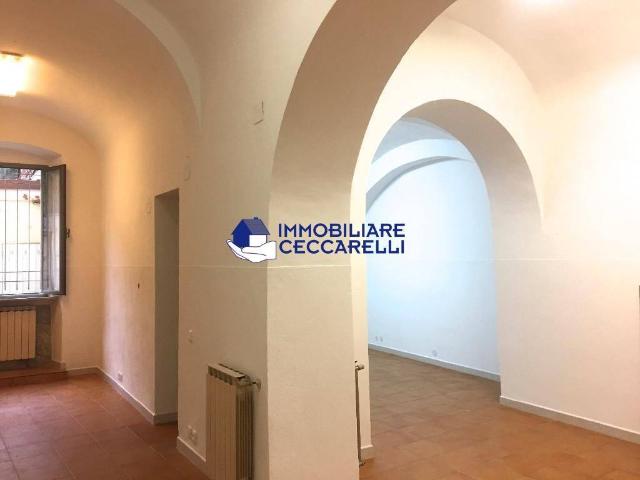Locale Commerciale in affitto a San Carlo, Marina Di Massa