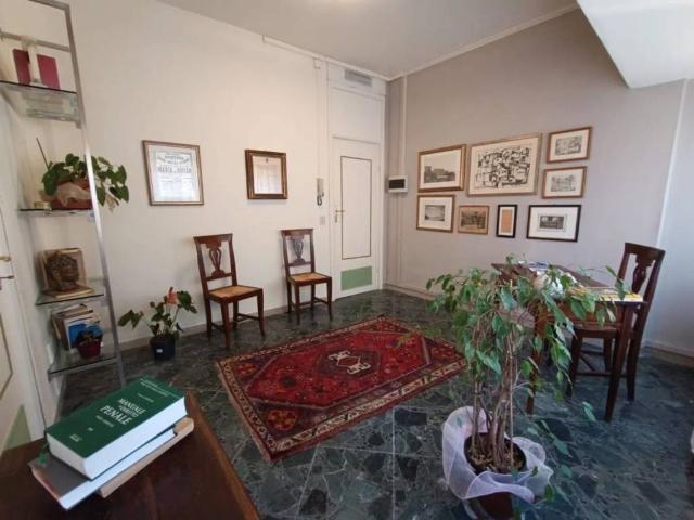 Locale Commerciale in affitto a San Carlo, Marina Di Massa