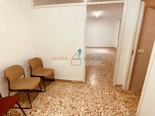 Locale Commerciale in affitto a San Carlo, Marina Di Massa