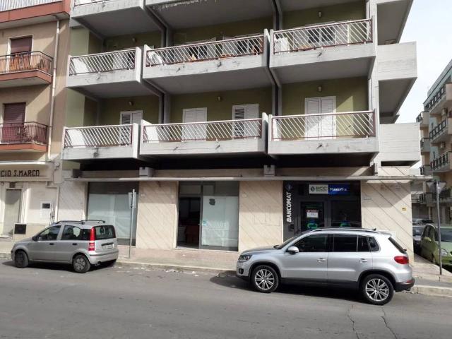 Locale Commerciale in affitto a Puglia, Taranto