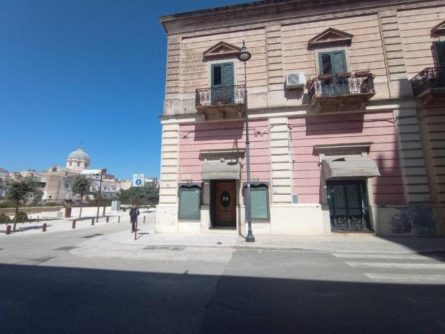 Locale Commerciale in affitto a Puglia, Taranto