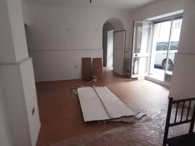 Locale Commerciale in affitto a Piemonte, Biella