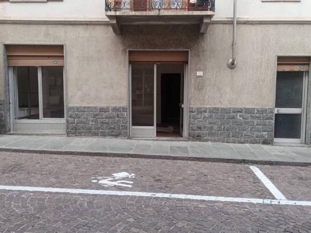 Locale Commerciale in affitto a Piemonte, Biella
