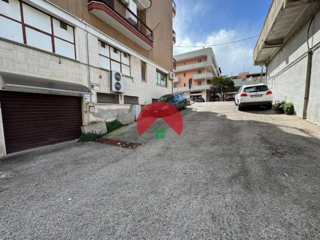 Locale Commerciale in affitto a Rione Spine Bianche, Matera