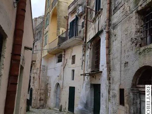 Locale Commerciale in affitto a Rioni Sassi, Matera